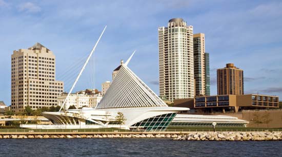 Milwaukee Art Museum and War memorial